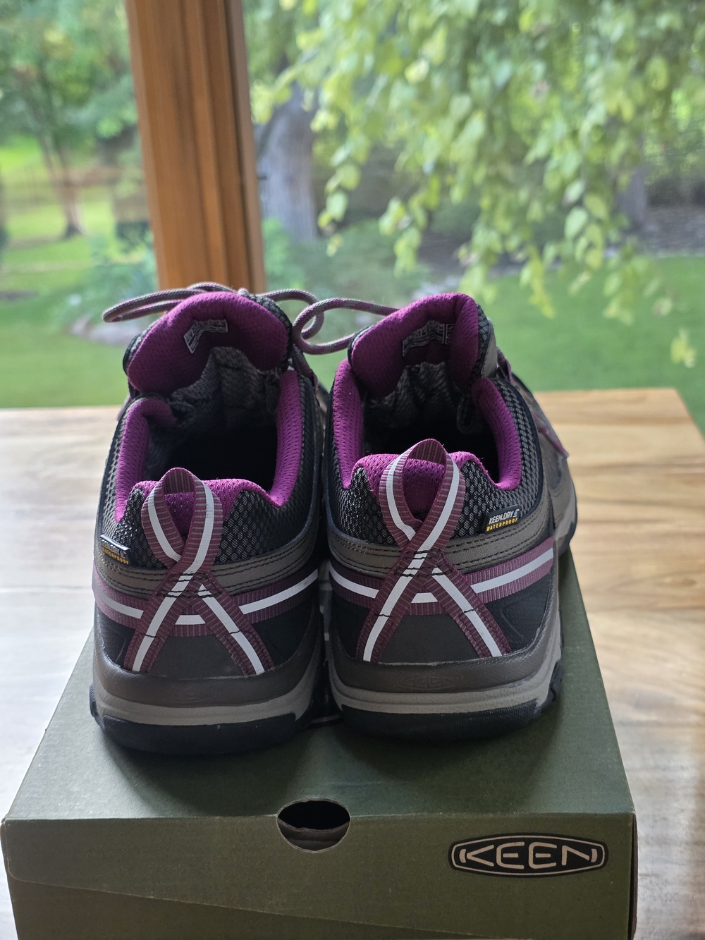 KEEN Women's Targhee III In "Weiss/Boysenberry" Trail Hiking Shoes- Size 10.5 - Picture 3 of 6